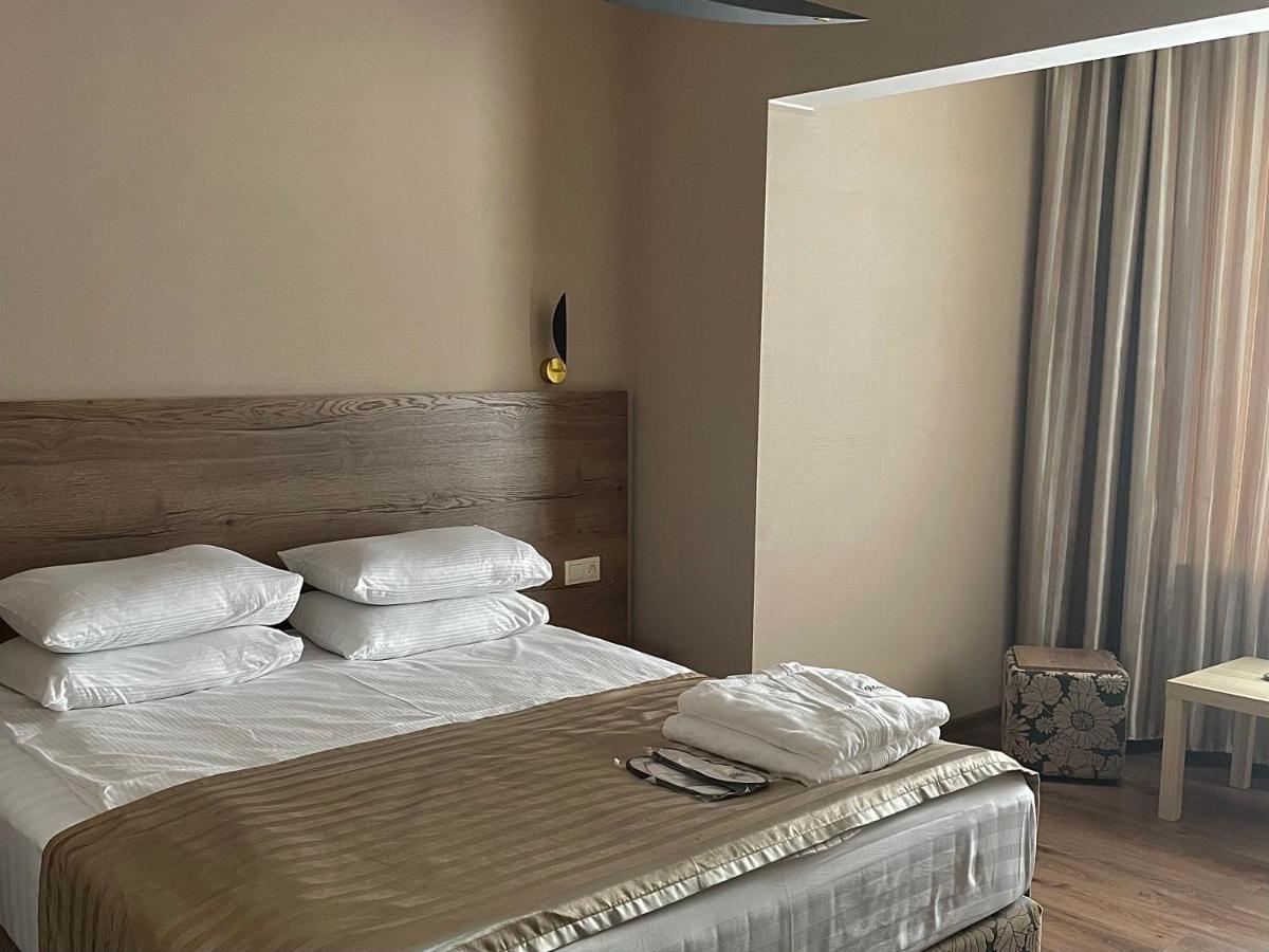 Hotel Gloria Deluxe Hồ Borovoye Ngoại thất bức ảnh